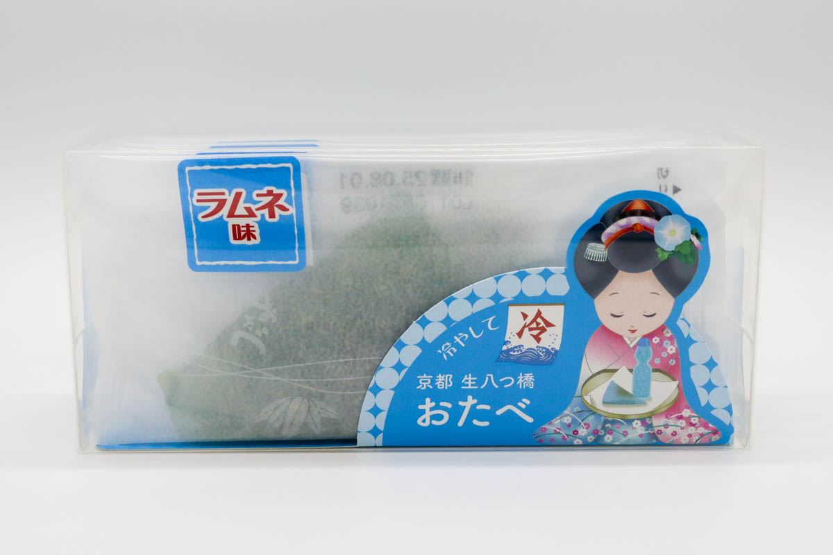 青くて爽やかな夏限定「おたべ ラムネ」は冷やして食べよう